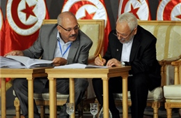 Các chính đảng Tunisia ký lộ trình chấm dứt khủng hoảng